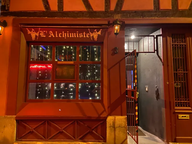 L'Alchimiste, Bars in Grande Île