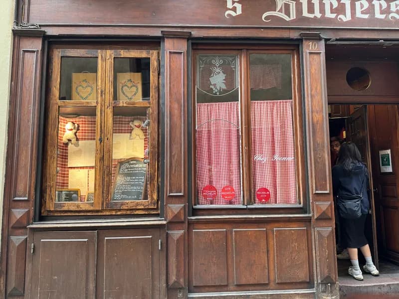 S'burjerstuewel, Restaurants in Grande Île