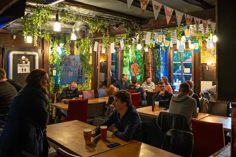 Overground Brewing, Restaurants in Quartier Gare