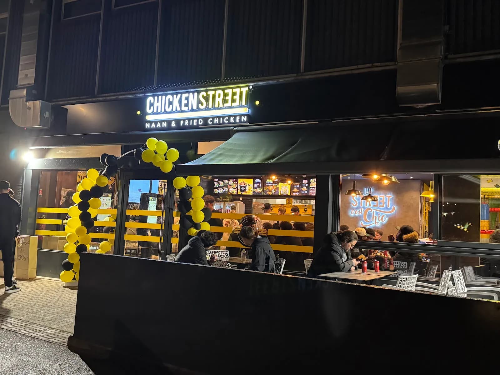 Chicken Street Strasbourg Naan & Fried Chicken, Restaurants in Esplanade