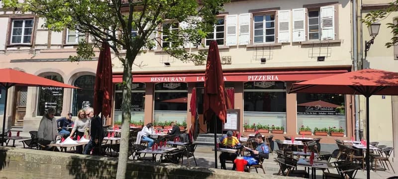 Les Berthom, Bars in Grande Île